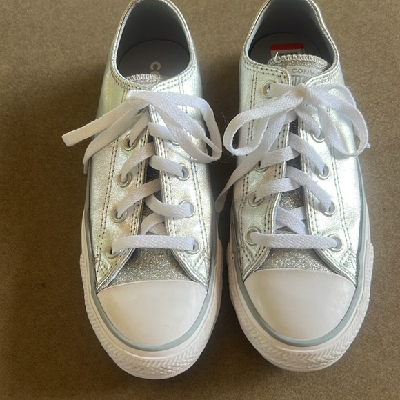 Converse Silver Metallic Sneakers Classic Style - Picture 4 of 10